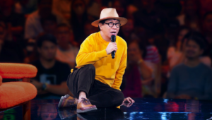 เดี่ยวไมโครโฟน คืออะไร? รู้จักศิลปะ Stand-up Comedy ที่คนไทยหลงรัก